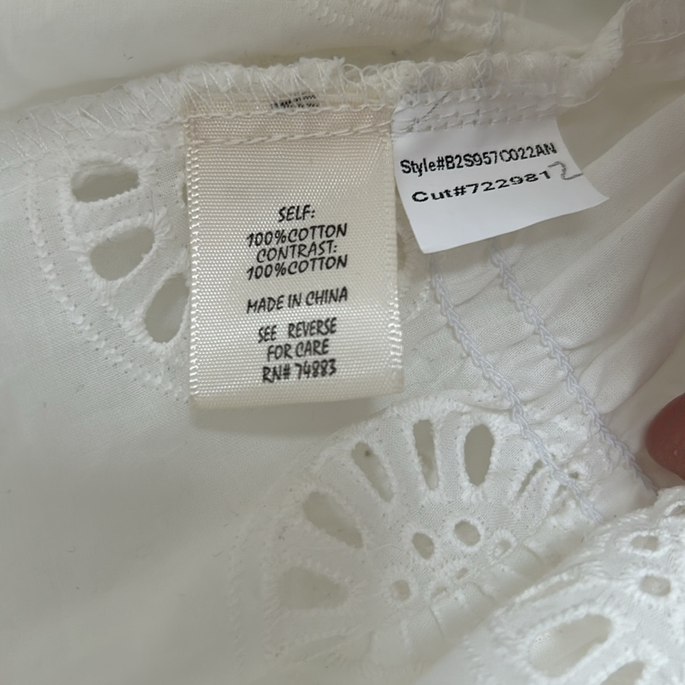 White eyelet top - Picture 3 of 6